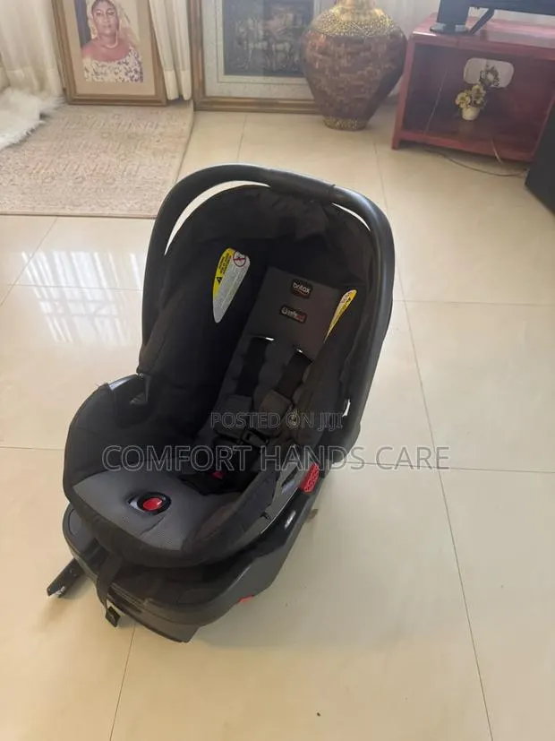 Original Britax Infant Car Seat With Installation Base. Neatly Used An · Photo 4