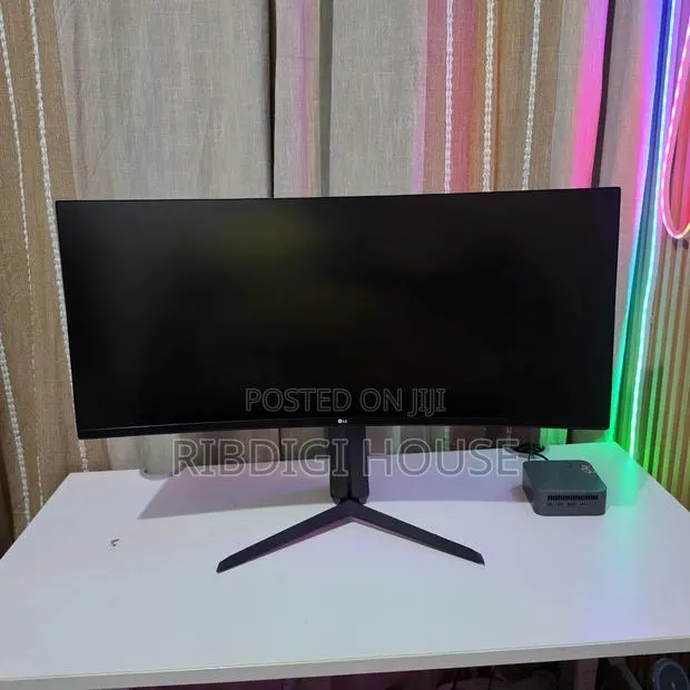 LG 34” UltraGear Curved Gaming Monitor · Photo 4
