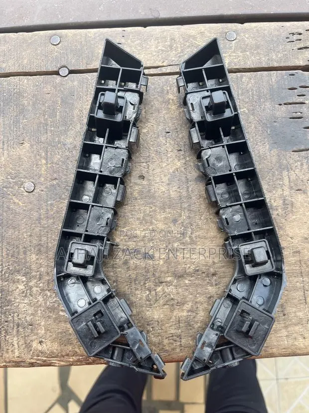 Honda Civic 2017 Front Bumper Locker · Photo 1