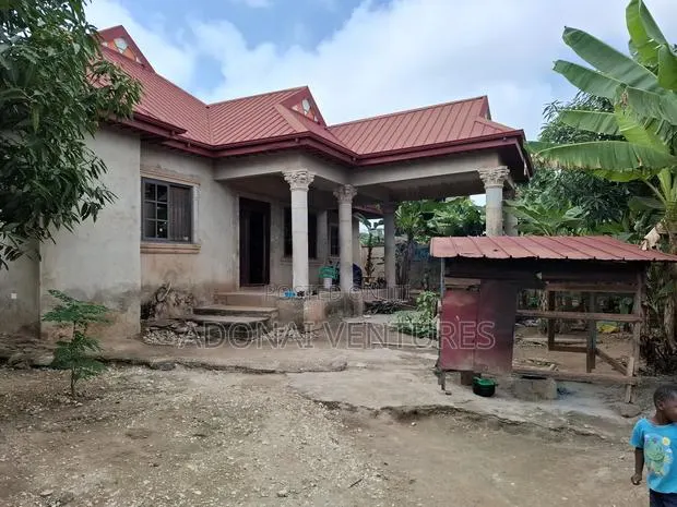5bdrm House in Sokoban Kwamonma, Kumasi Metropolitan for sale · Photo 1