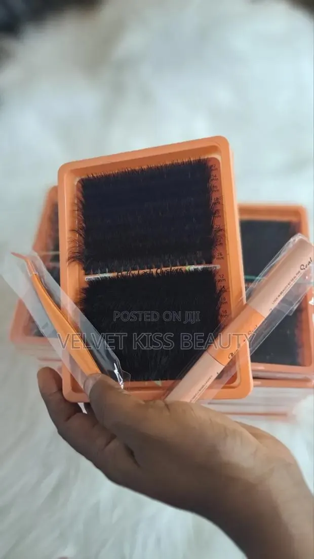 Fluffy Clustser Lashes · Photo 1