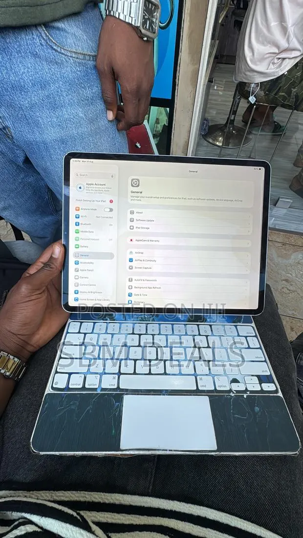 Apple iPad Pro 12.9 (2021) 256 GB Gray · Photo 1
