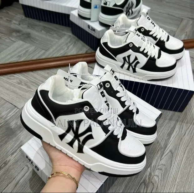 NY Sneaker · Photo 1
