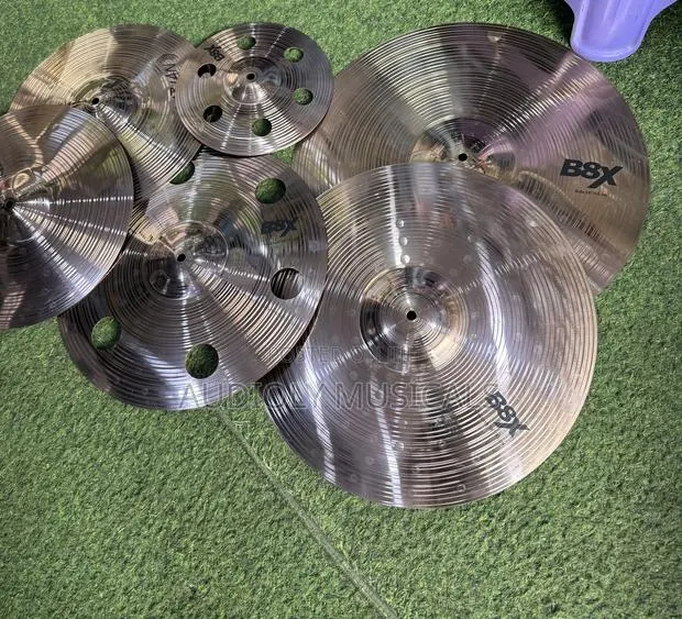 B8X Sabian -5-Set Cymbals With 20, 18,16, 12 and 10splash · Photo 1