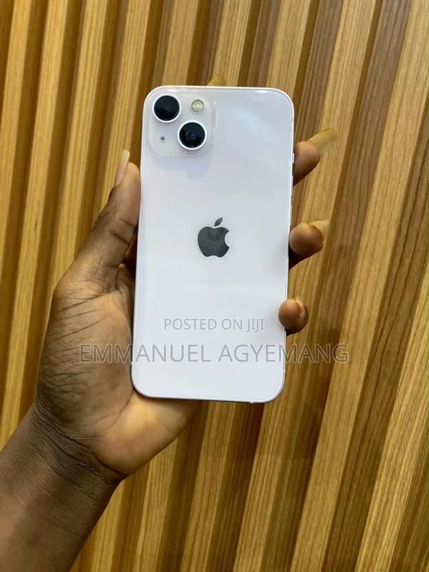 Apple iPhone 13 128 GB White · Photo 1