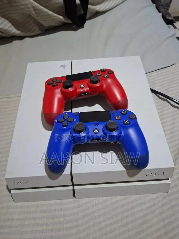 PlayStation 4 · Photo 1