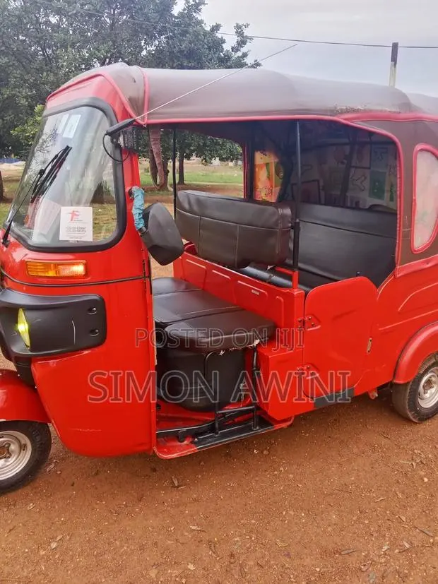 Bajaj RE 2026 Red · Photo 1