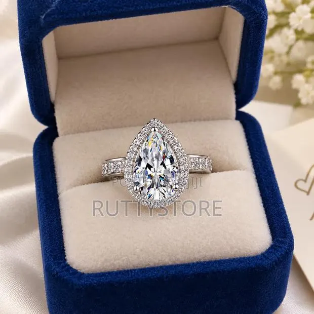 Pear-Shaped Stunning Engagement Ring (ADJUSTABLE SIZE) · Photo 1