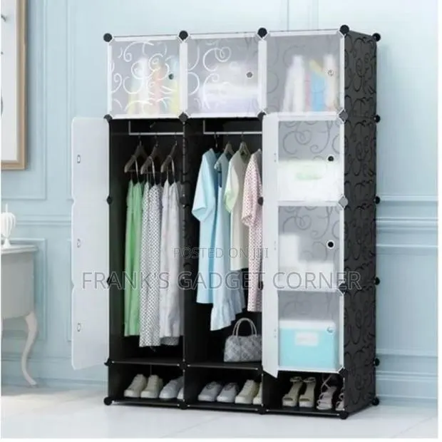 12 Cubes Plastic Wardrobe · Photo 1