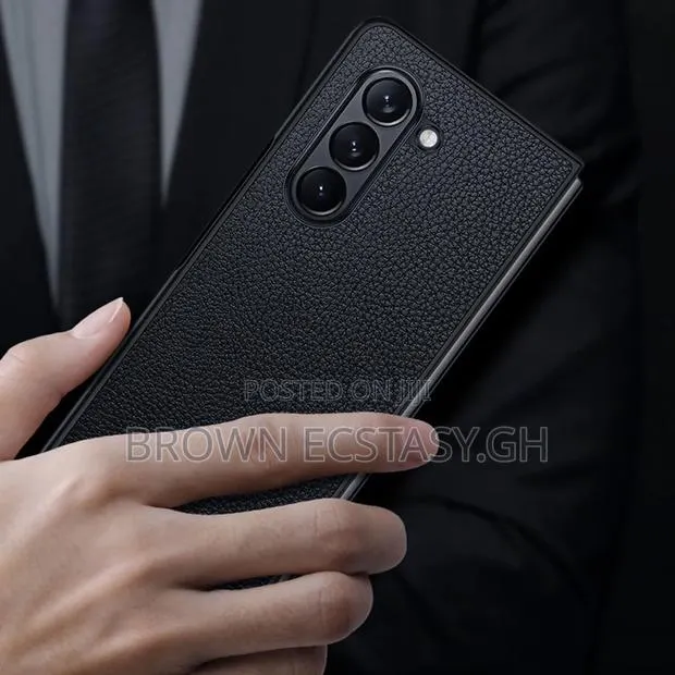 Galaxy Zfold 4/5/6 Retro Leather Case · Photo 1