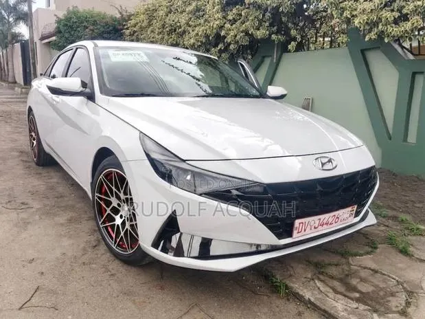 Hyundai Avante 2021 White · Photo 1