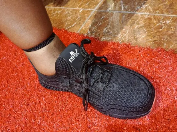 Safety Sneakers · Photo 1