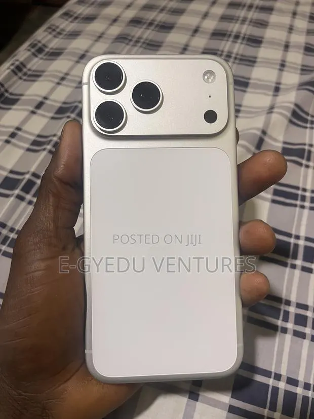 New Apple iPhone 17 Pro Max 256 GB Silver · Photo 1