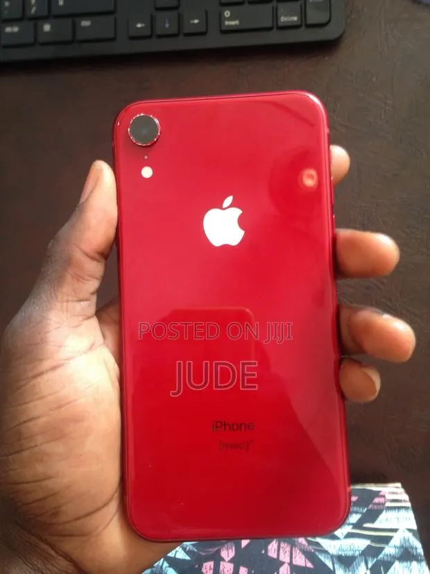 Apple iPhone XR 64 GB Red · Photo 1