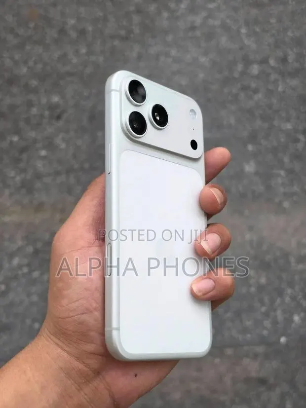 Apple iPhone 17 Pro Max 512 GB Silver · Photo 1