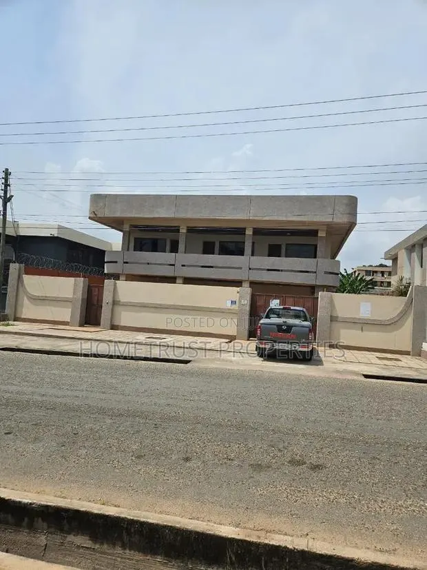 7bdrm House in Achimota Kingsby, Mile 7 for sale · Photo 1