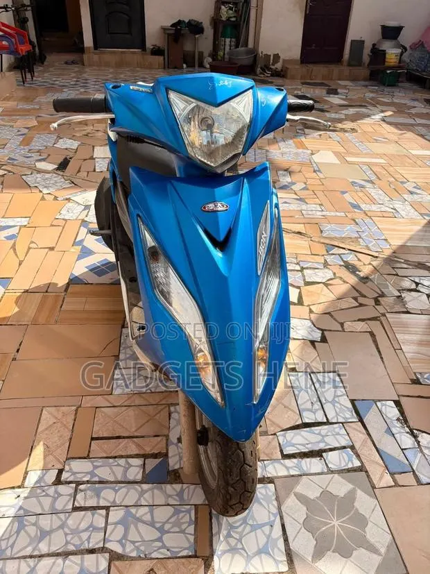 Piaggio 2018 Blue · Photo 1
