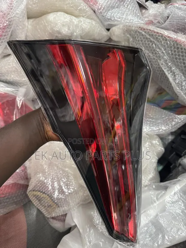 Toyota RAV4 Boot Light 2016 2017 2018 · Photo 1