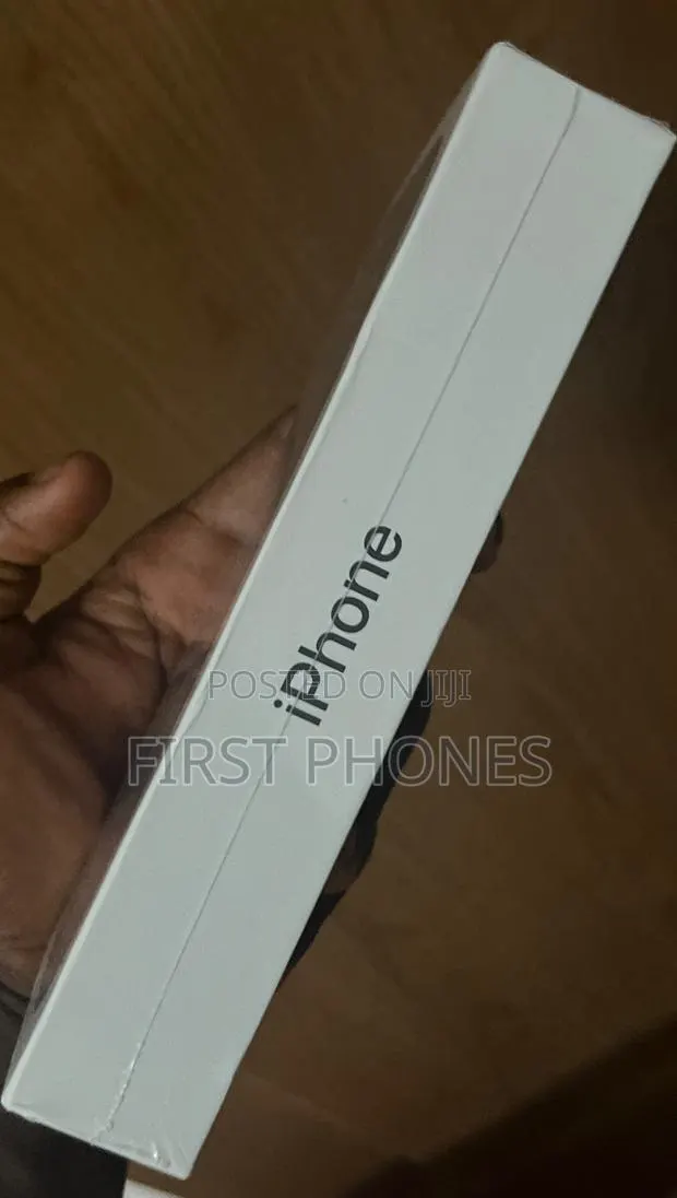 New Apple iPhone 13 128 GB Black · Photo 1