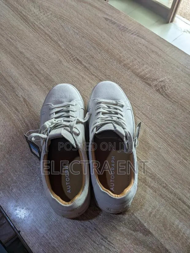 Autograph Sneaker From Uk · Photo 1