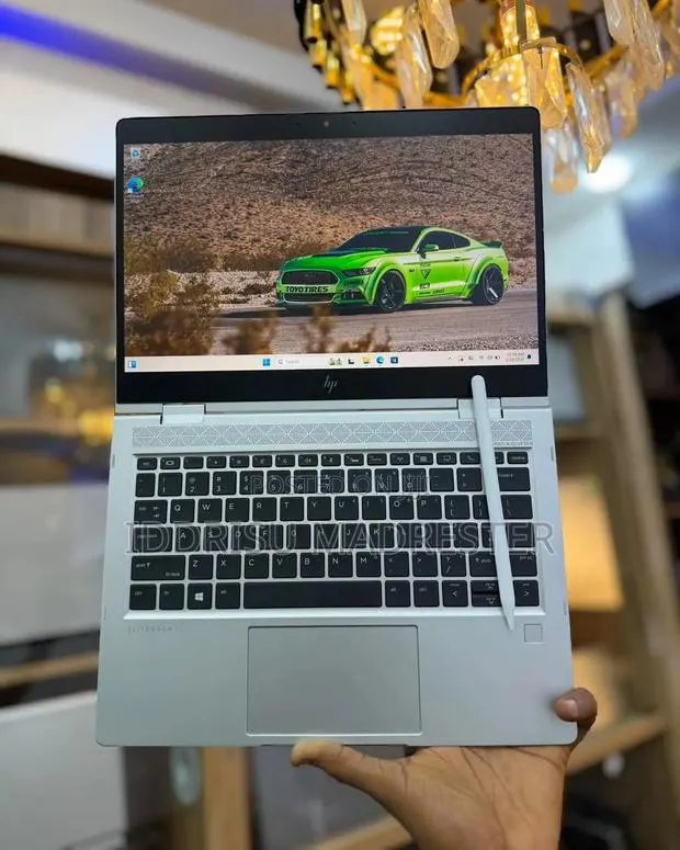 Laptop HP EliteBook 1030 8GB Intel Core i7 SSD 256GB · Photo 1