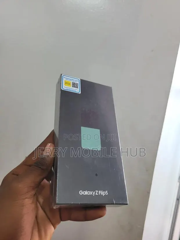 New Samsung Galaxy Z Flip5 256 GB Gray · Photo 1