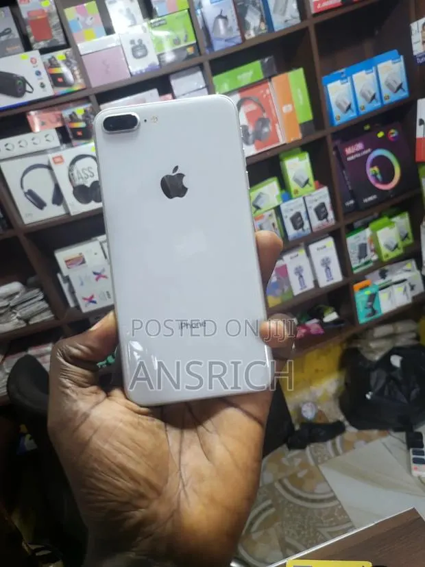 Apple iPhone 8 Plus 64 GB White · Photo 1