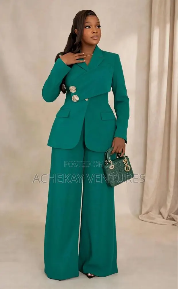 Luxury Ladies Suits Designed for Occasions. And Graduation an Outsen · Photo 1