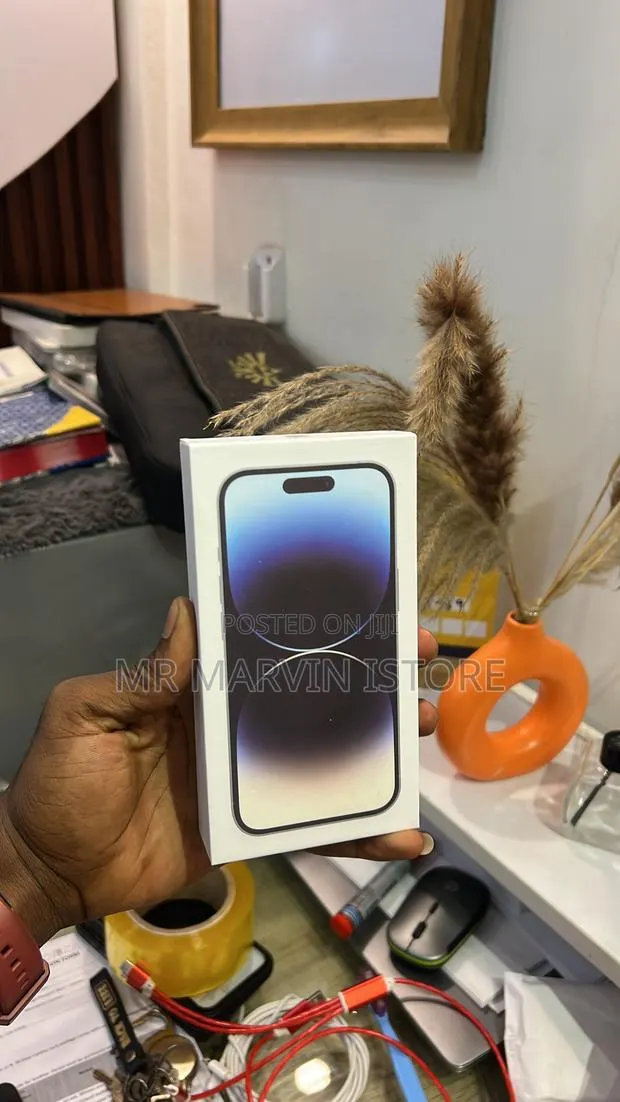 New Apple iPhone 14 Pro 128 GB Silver · Photo 1