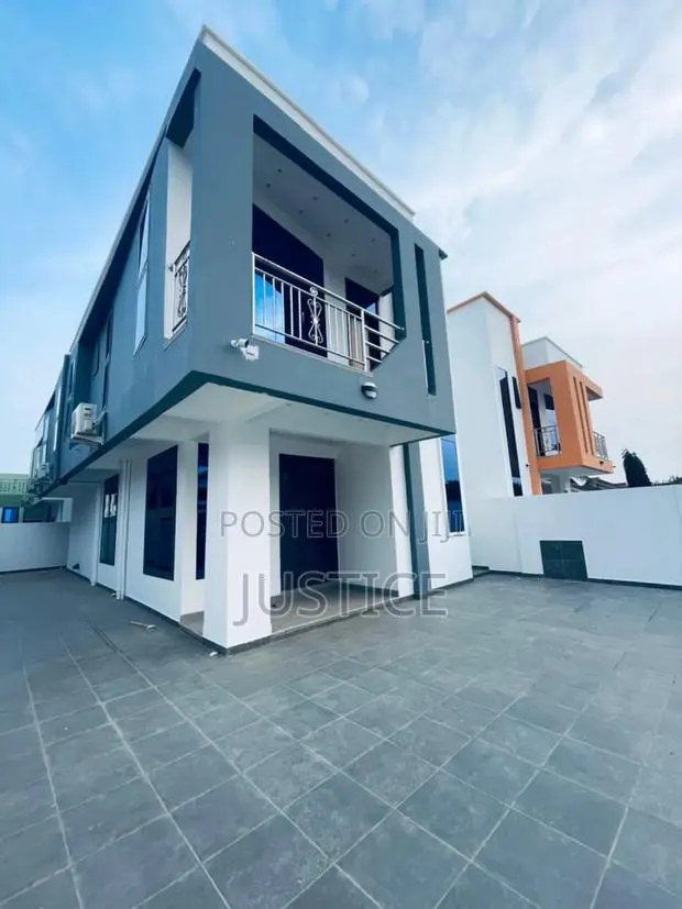 3bdrm Duplex in Adjiringanor, Adjiriganor for sale · Photo 1