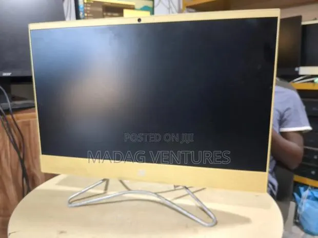 Desktop Computer HP AiO 24 8GB AMD Ryzen HDD 1T · Photo 1