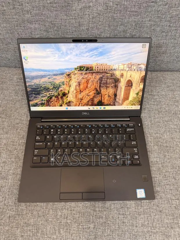 Laptop Dell Latitude 13 7370 8GB Intel Core i5 SSD 256GB · Photo 1