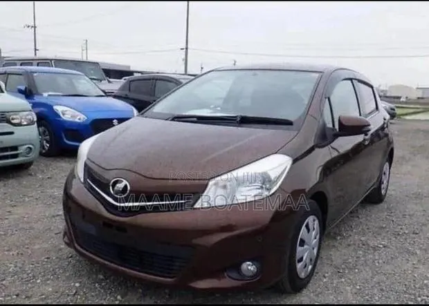Toyota Vitz 1.3 FWD 5dr 2012 Brown · Photo 1