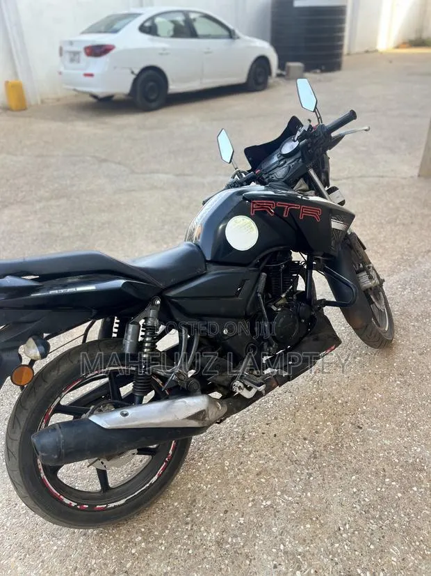 TVS Apache 180 RTR 2025 Black · Photo 1