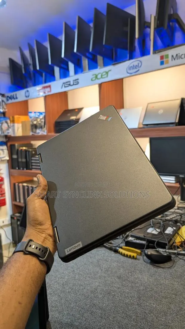 Laptop Lenovo Yoga 11e 4GB Intel Core i3 SSD 128GB · Photo 1