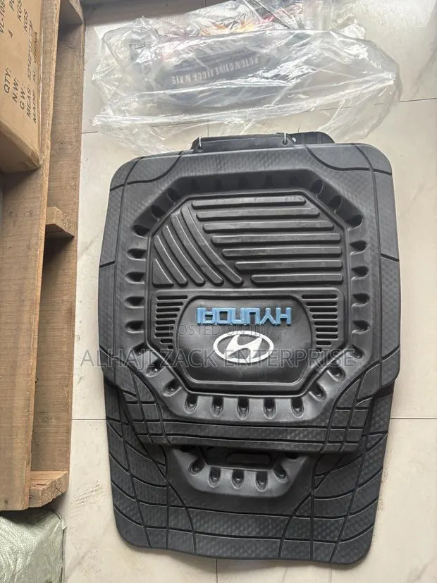Hyundai Floor Mat · Photo 1