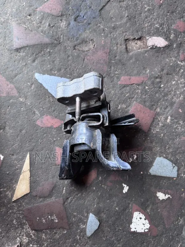 Toyota Voxy / Corolla 2009 Engine Seat