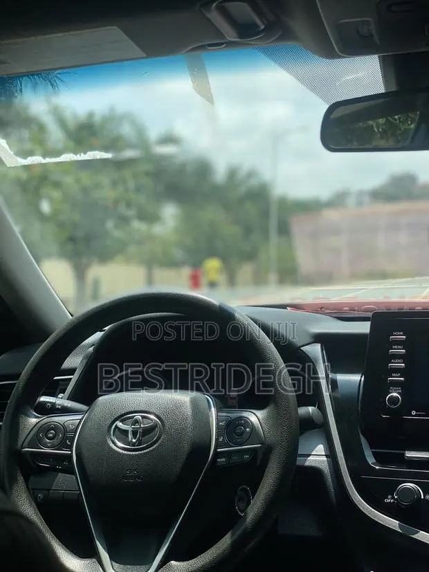 Toyota Camry LE 2021 Blue · Photo 1