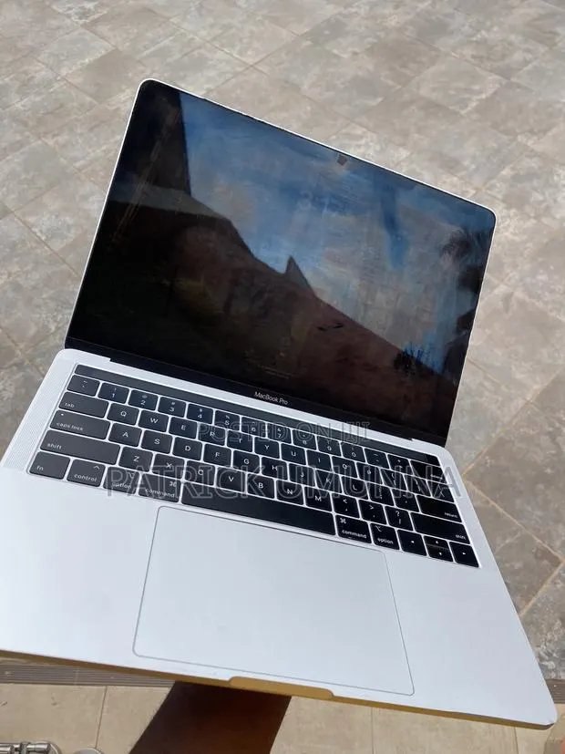 Laptop Apple MacBook Pro 2019 8GB Intel Core i5 SSD 256GB · Photo 1