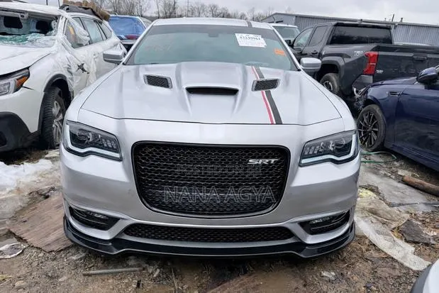 Chrysler 300 2020 Silver · Photo 1