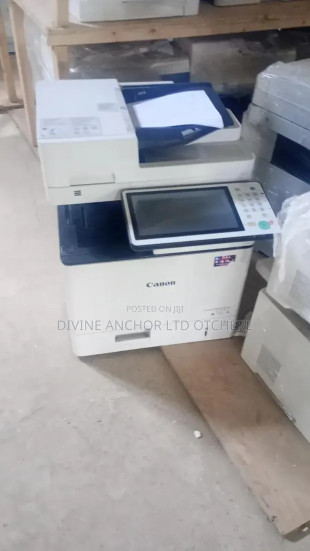 Canon Iradv525 · Photo 1