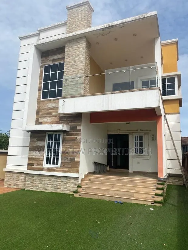 4bdrm Duplex in West Hills Mall Area for rent · Photo 1