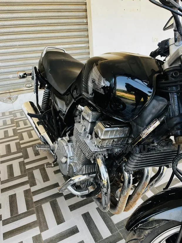 Honda CB 2007 Black · Photo 1