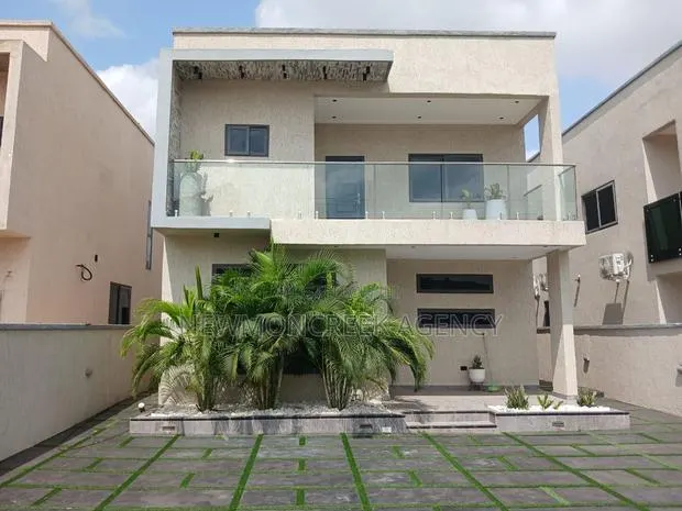 4bdrm Duplex in Lakeside Estates, Accra Metropolitan for sale · Photo 1