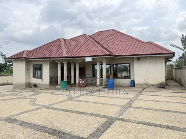 4bdrm House in Ejisu Kwamo, Kumasi Metropolitan for sale · Photo 2