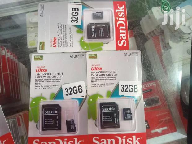 32GB Sandisk SD Card · Photo 1