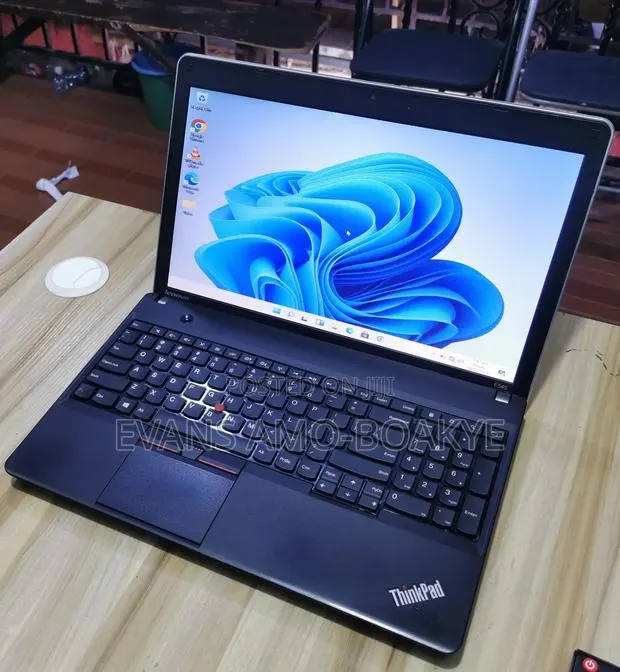 Laptop Lenovo ThinkPad Edge E540 8GB AMD A6 HDD 500GB · Photo 1