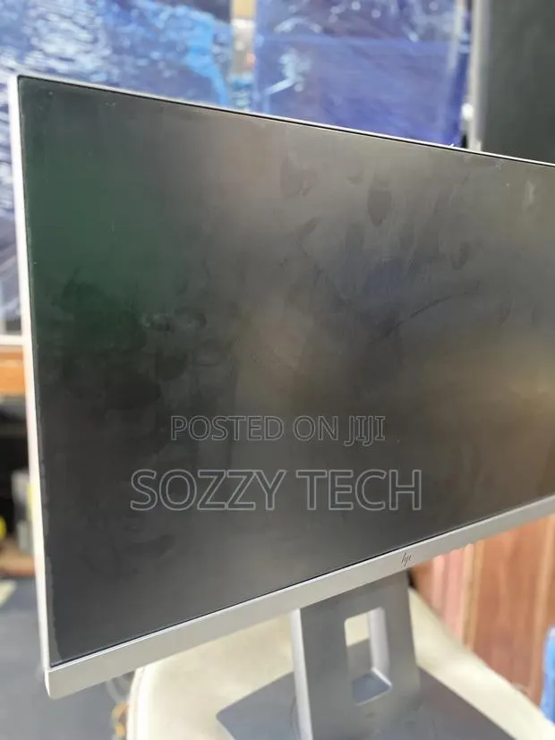 HP EliteDisplay E233 24-Inch Screen LED-Lit Monitor Silver · Photo 1