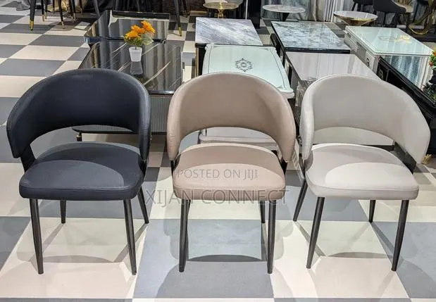 Luxury Curved Dining Chairs – Premium Leatherette Metal Leg Design