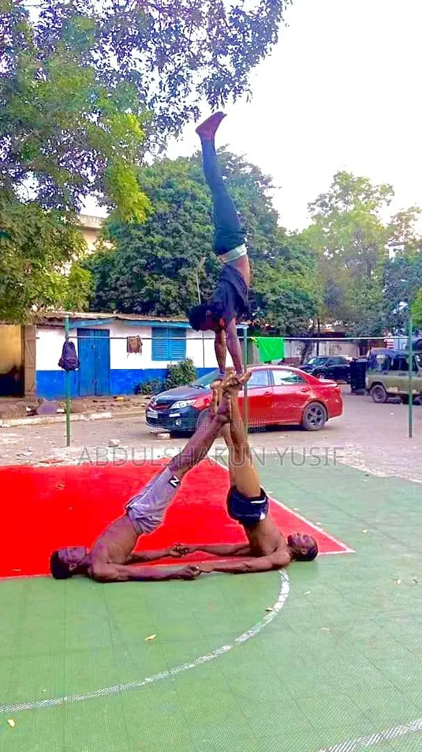 Acrobat for Hire - Birthdays Weddings Events - Accra · Photo 1